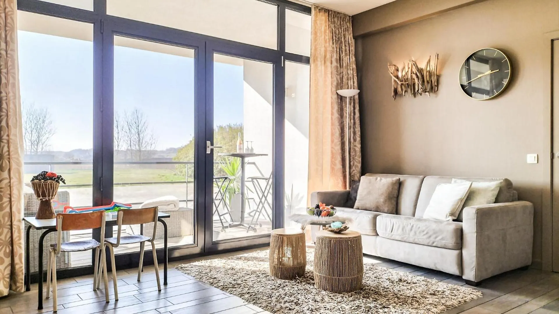 1 Bedroom Beach Front Apartment In Oostende 0*, Ostend