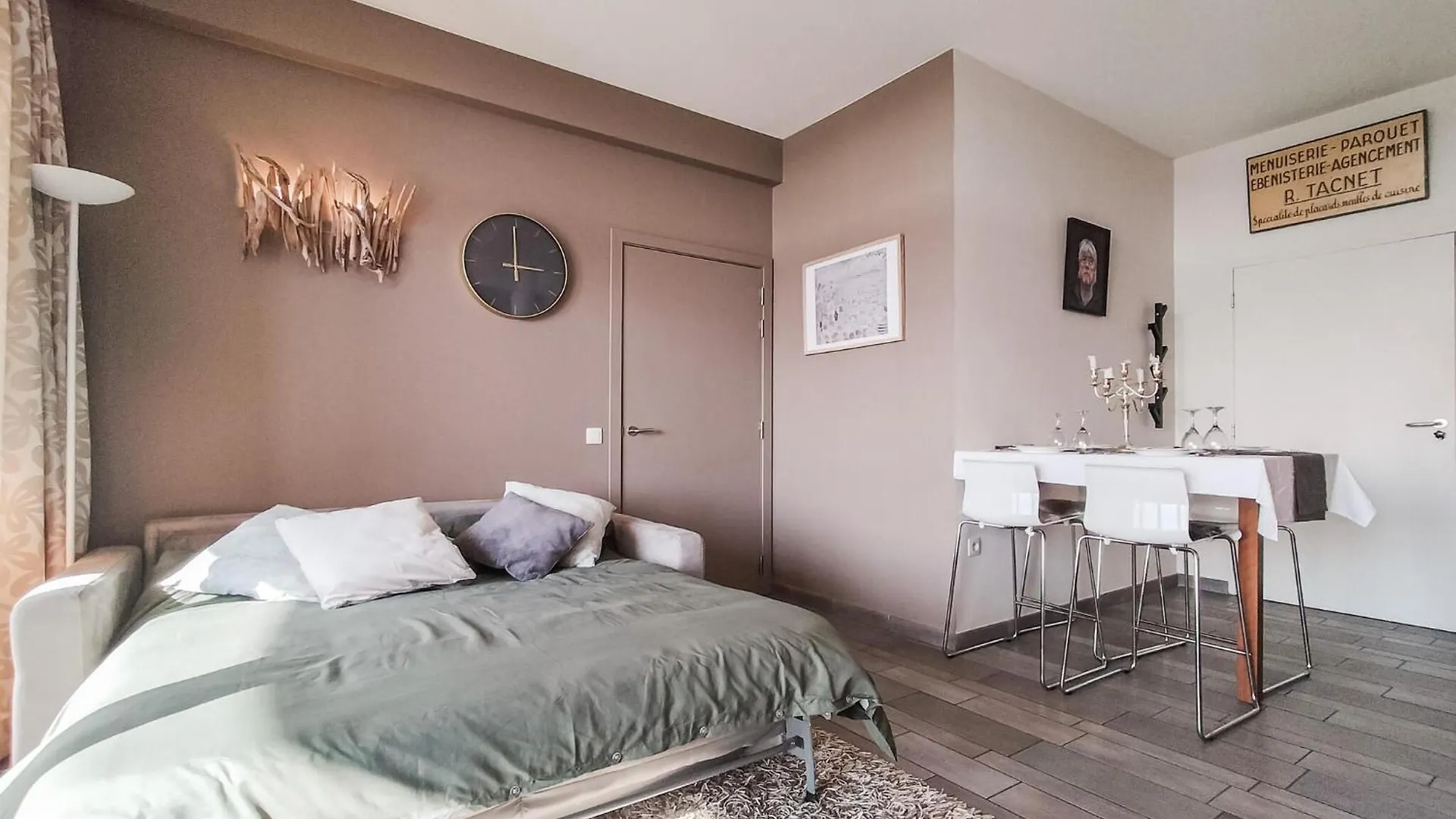 1 Bedroom Beach Front Apartment In Oostende