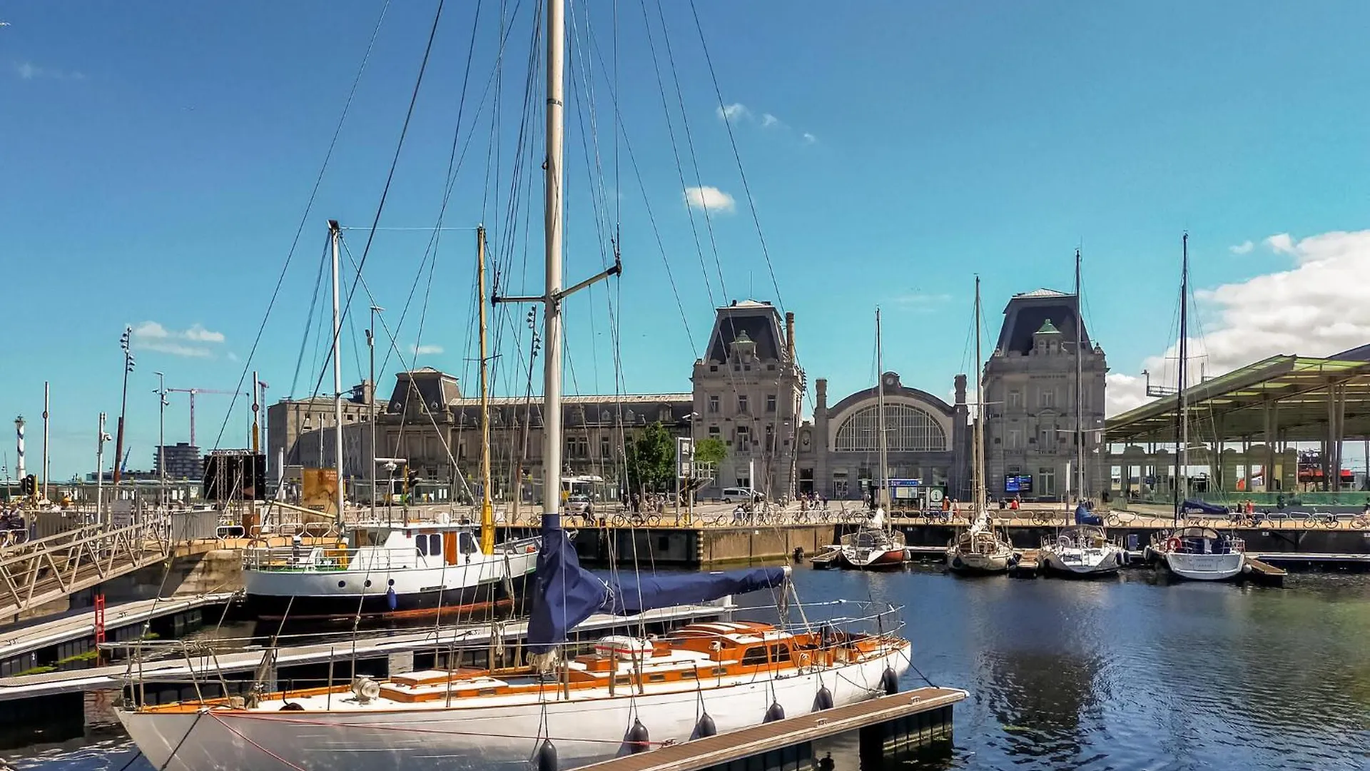 1 Bedroom Beach Front Apartment In Oostende
